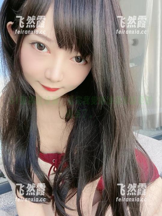 51酱 51酱黑红泳装,看完我觉得沙滩也该更时尚点了。