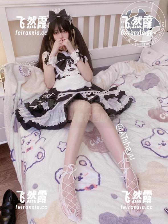 AT鲨 AT鲨把校服cos玩得妥妥的,图册里的每一页都散发着校园的气息。