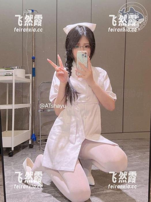 一波AT鲨的圣诞反差小兔套图，满屏的小兔子，却透出些奇妙的气息。