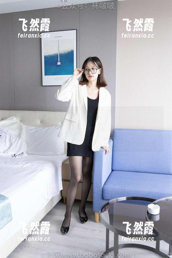 BoBoSocks袜啵啵-奶油 BoBoSocks袜啵啵 - 呃……奶油的瑜伽图片合集里藏着老头乐挠脚的细节,等你来探寻!