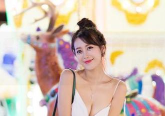 IMiss爱蜜社 – 黄歆苑把制服穿得这叫随性，开个分享会吧，哈哈