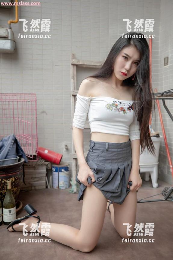 MSLASS梦丝女神 - 素梦的原图殿堂：阁楼的丝袜，那一丝轻巧穿越我眼前的诱惑。