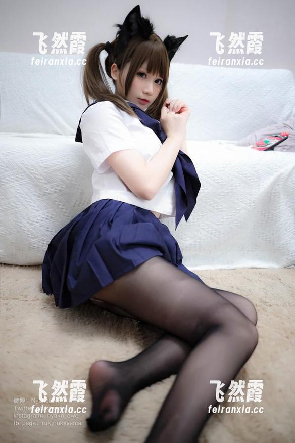 Nyako喵子：‘你绝对没见过的免费写真——奶牛比基尼大公开！’