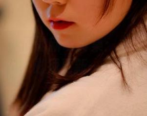 PANS – 小倩的新写真集：女王栏杆过不去，必须更新一下吧！