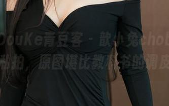 QingDouKe青豆客 – 歆小兔chobits的校服私拍，原图堪比教科书的调皮画风