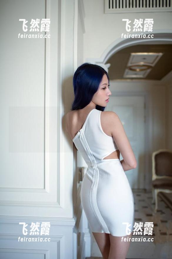 TuiGirl-赵惟依 TuiGirl - 赵惟依的私房及夏日:提醒各位,别在猛滋滋的夏天里穿得跟冻豆腐似的。