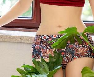 UGirls尤果网 – 白色的后面，是颜爱泽的施展！原图里藏着多少小细节呢？
