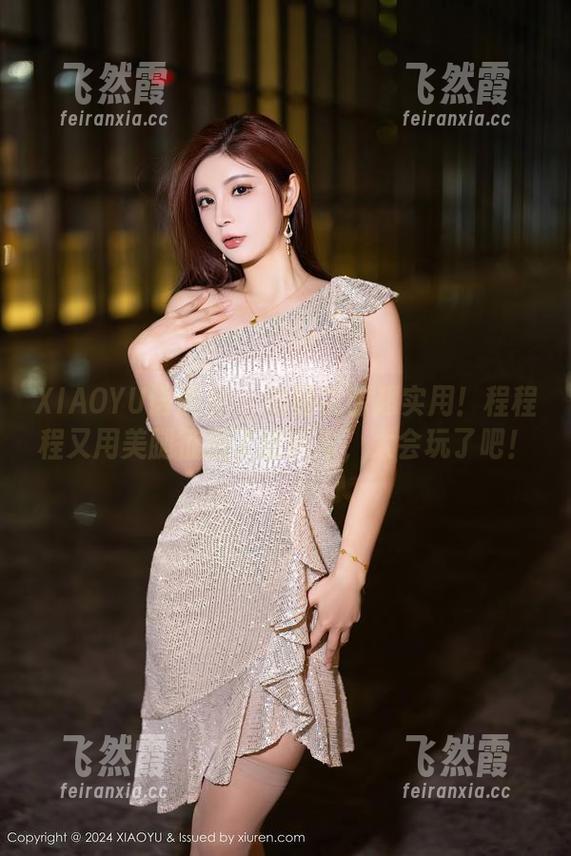 XIAOYU语画界-程程程 XIAOYU语画界 - 美图资源超实用!程程程又用美腿征服了这辆车,太会玩了吧!