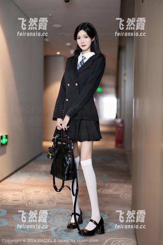XIAOYU语画界-黄乐然 XIAOYU语画界 - 套图里的黄乐然油亮到连灯光都想为她打个尖…俨然成为照明界的偶像!