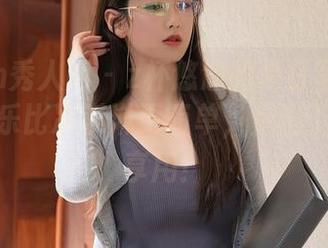 Xiuren秀人网 – z杯悠悠的夏日写真集：获取欢乐比冰淇淋更简单，点击下载就能享用！