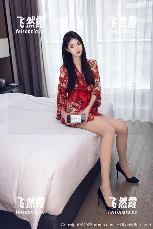 Xiuren秀人网 - 还以为杏子Yada只会吃杏子Yada，结果她的全套镂空原图让我想多了——这太美了。