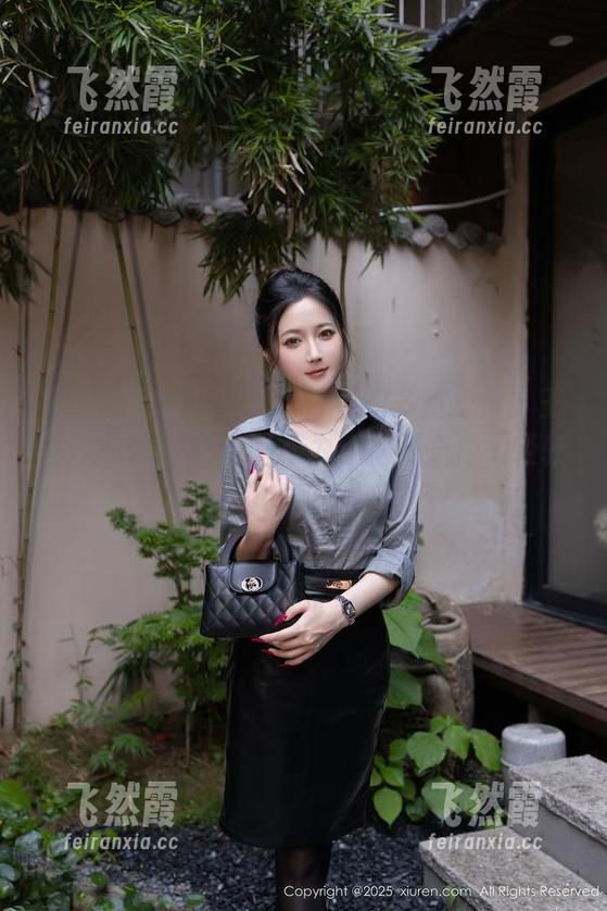 Xiuren秀人网 - 白衬衫的多重身份？王馨瑶yanni的作品集为你揭开一角，轻轻一点就能下载哦。