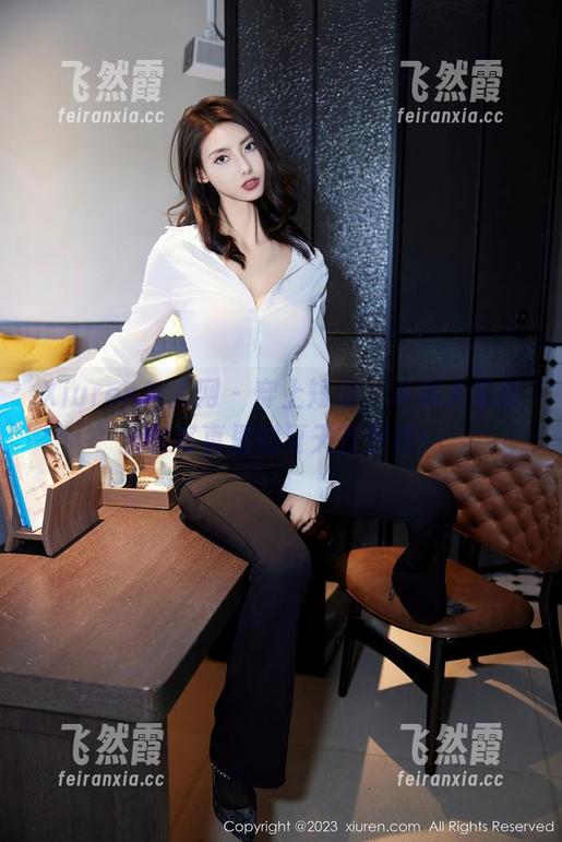 Xiuren秀人网 - 穿上短裙，米妮大萌萌全套写真里的夏天在召唤！