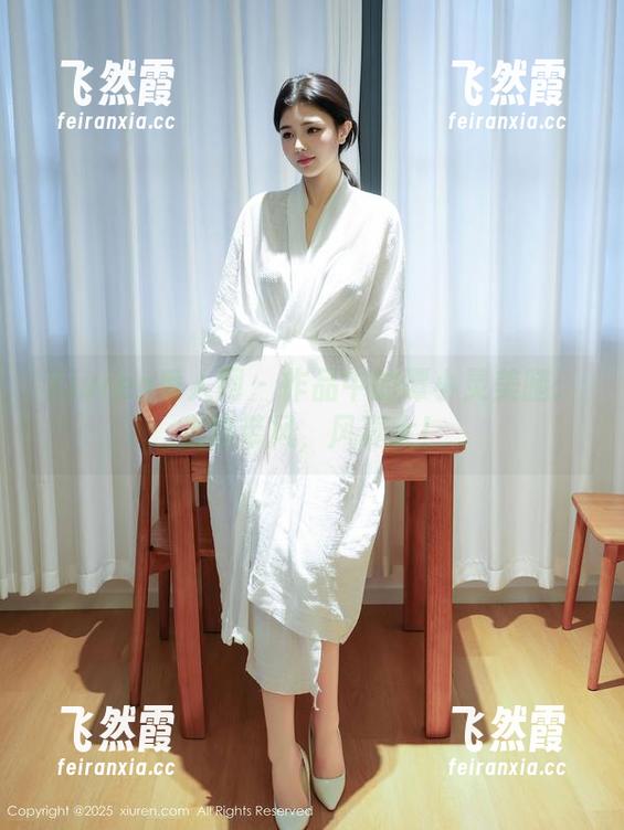 Xiuren秀人网 - 作品中的谭小灵美腿：走路带风，风真大！
