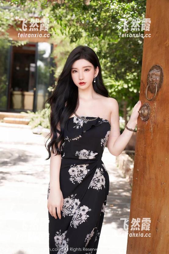 Xiuren秀人网-赵万灵 Xiuren秀人网 - 赵万灵美脚写真:我甚至对脚趾尖的曲线都上瘾了