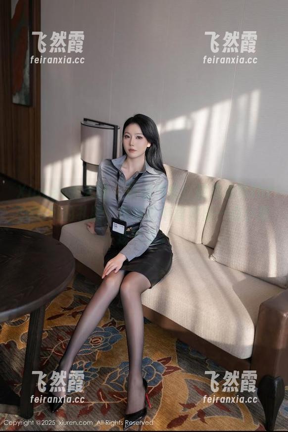 Xiuren秀人网-趁热拿铁latte Xiuren秀人网 - 挑战传统!趁热拿铁latte和她的礼服,在原图中散发出一点小叛逆气息。