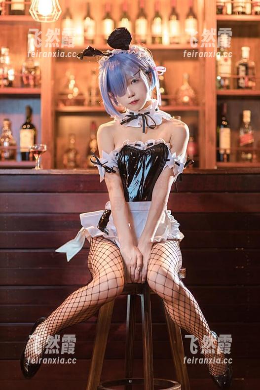 aqua水淼 看aqua水淼的泳池写真资源,心里默默想:能不能再收点游泳技巧。