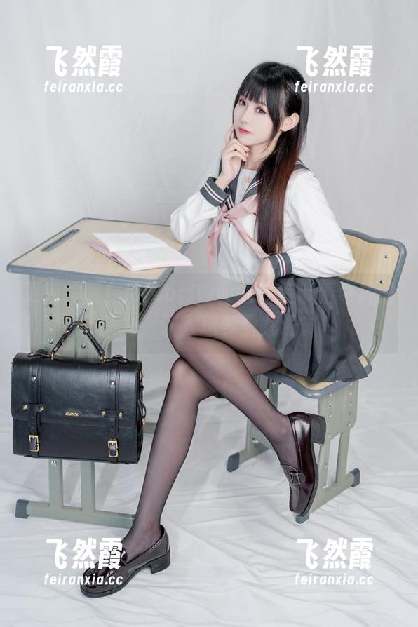 更新提醒！miko酱ww的套装带着奇异的魔力，让人想多看几遍。