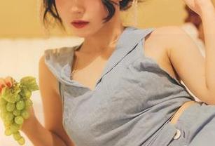 miko酱吖的缠绕制服把我搞得心里一团乱，最新写真真是个迷