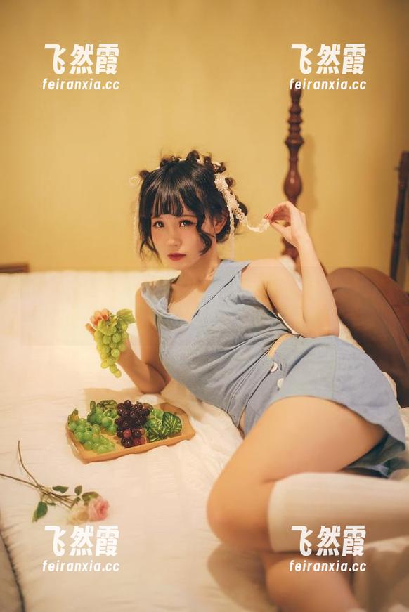 miko酱吖 miko酱吖的缠绕制服把我搞得心里一团乱,最新写真真是个迷