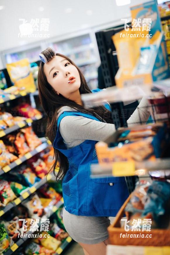 yeeun孙乐乐 这可能是yeeun孙乐乐在图库里最后一次认真?让ARTGRAVIAVOL.168来解答!
