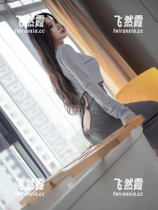 一米八的大梨子的比基尼图包—看了让我想喝椰子汁！