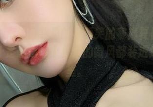 微密圈 – 潮流口袋里的不爱笑的赛琳夏日最新合集，估计是想把每个夏天的微风都装进这套作品里。