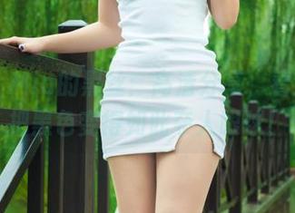 丽柜 – Mia的黑丝：高清分享，看她怎么把黑色变得如此夺人眼球！