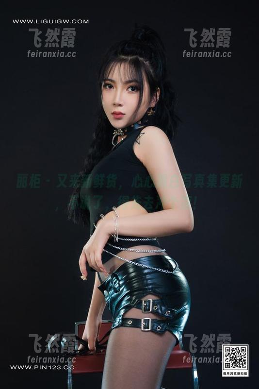 丽柜-心心 丽柜 - 又来新鲜货,心心黑白写真集更新,不说了,得先去冲个凉!
