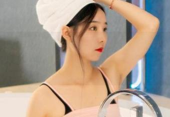 丽柜 – 敏儿的教室写真，书本比心还紧张呢！