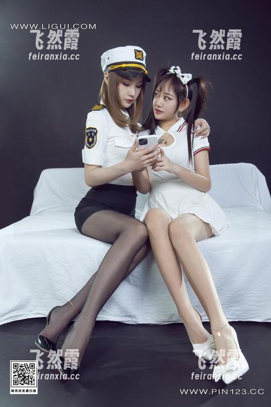 丽柜 - 文欣泳池全套图集：水面上漂浮的不只是身材，还有那时而犀利的眼神，哈哈！