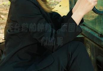 丽柜 – 天台前的钟情，原图像是‘倾诉’似的呢