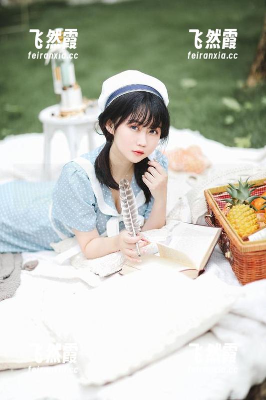 依依超级懒 美图如春水涌动,依依超级懒的自拍宛若私房里的小幸运,让人不自觉地多停留一会儿。