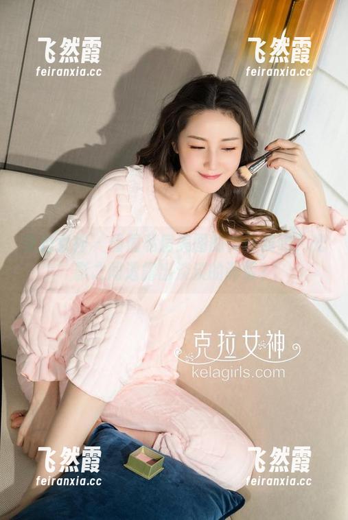 克拉女神-僮僮 克拉女神 - 僮僮私房美图的女仆戏码,光影之间透露出淡淡的调情?