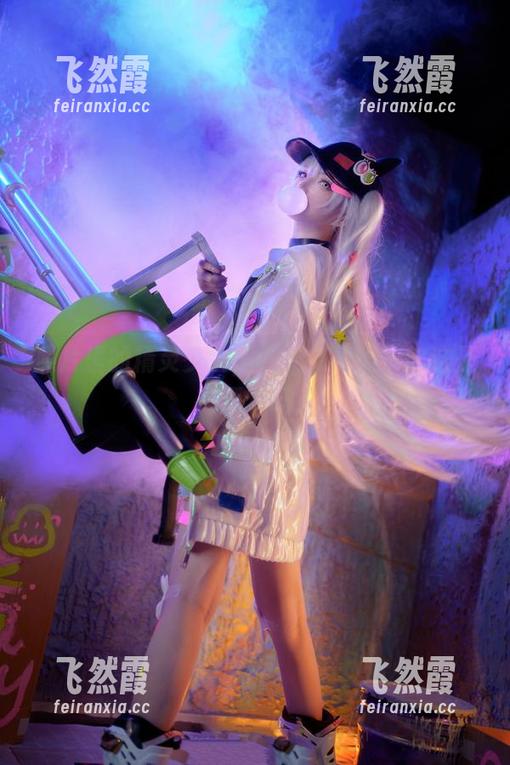 照片里的精灵少女，六二二同学，你这是在画梦吗？