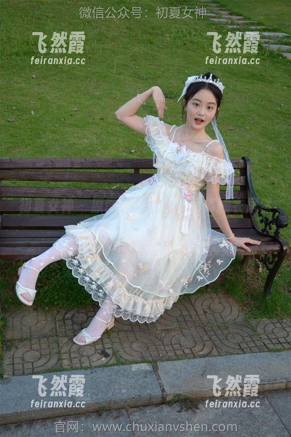初夏女神 - 原图里的双双：吊带睡衣居然有减龄效果？！