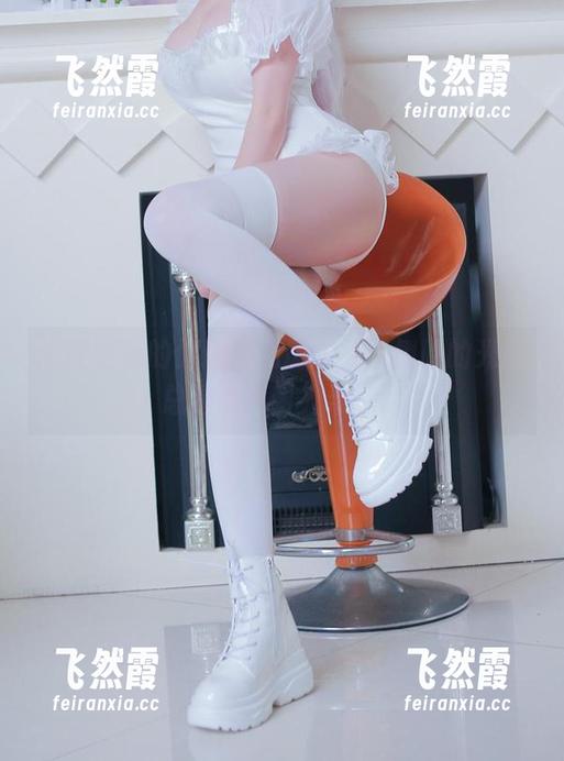 千夜未来 千夜未来的修道女私房图集,侧脸的光影总是那么耐人寻味。