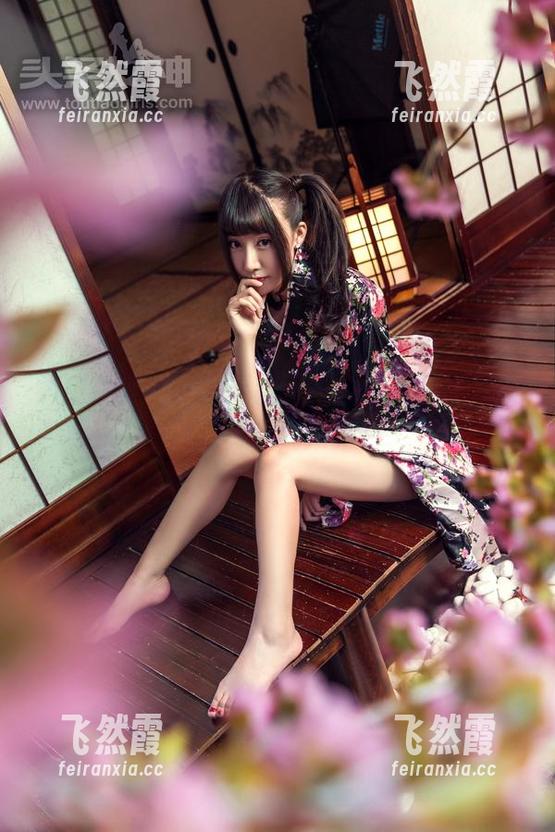 头条女神 - 在线无敌——松果儿学姐，原图让人不知所措。