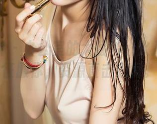 头条女神 – 办公室的大翻转：火儿的美图征服你，资源直击心房。
