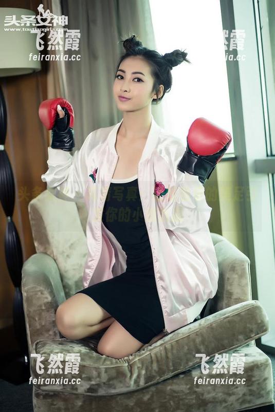 头条女神-陈怡曼 头条女神 - 高清写真:让陈怡曼的美足引发你的小鹿乱撞