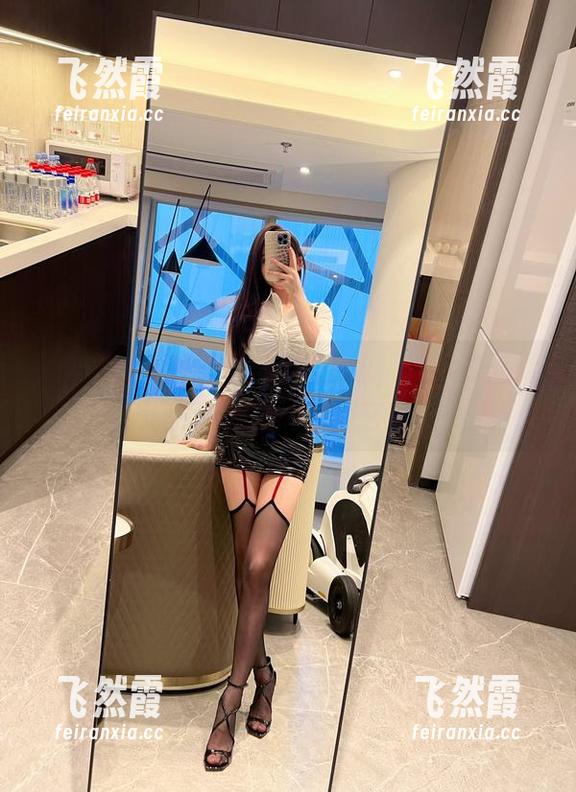 微密圈 - 福利图集新鲜出炉，奔跑的晶骡儿的肉丝又带着点玄妙。