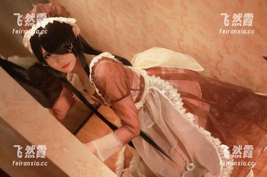 嫣嫣子 嫣嫣子在“痴-修女”里又在玩什么?原图里藏着小心机吗?