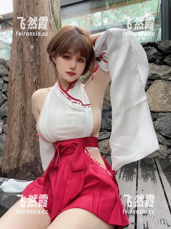 更新到了，小仓千代w的《大凤旗袍》，每次看都有新发现！