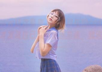 念雪ww这次带来了昭和碎花的cos，结果我才发现自己默默流连忘返，就这细节搞法……