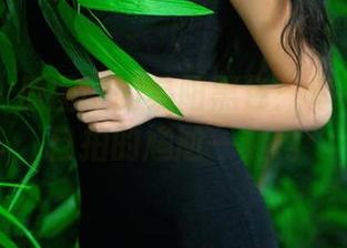推女郎 – 原图中的易阳黑色：每一张都是自拍的尴尬一刻吗