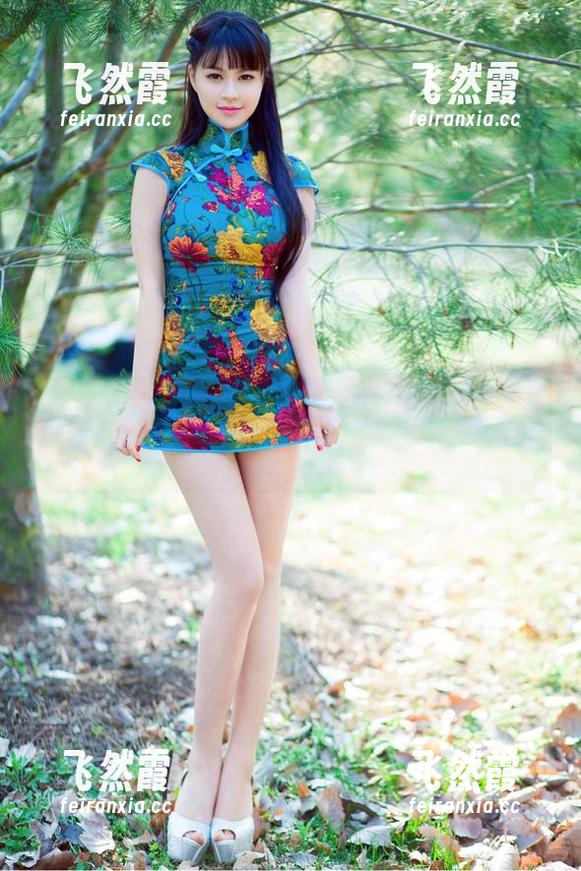 推女郎 - 结合沙子的独特魅力，最新图包再现长腿风潮，别说你不心动！