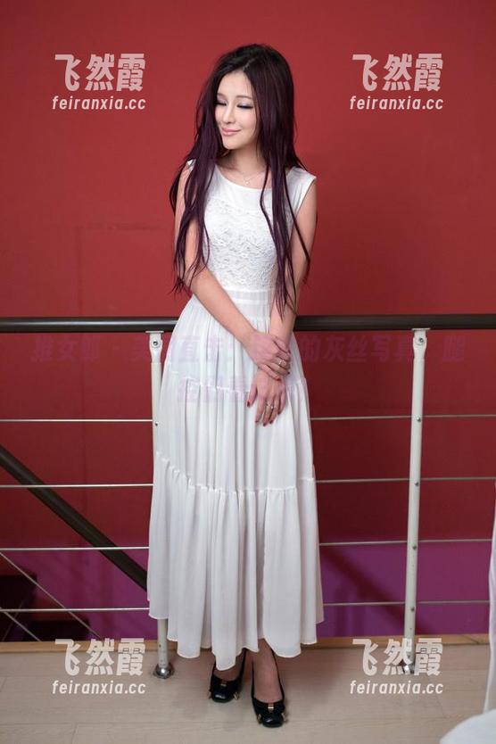 推女郎-连欣 推女郎 - 美图直击:连欣的灰丝写真,腿控们看过来!