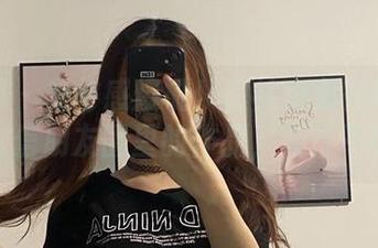 微密圈 – 参与感爆棚！提袜少女在线展示微信朋友圈里的作品，期待不已
