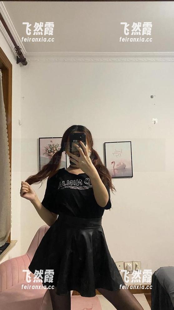 提袜少女 微密圈 - 参与感爆棚!提袜少女在线展示微信朋友圈里的作品,期待不已