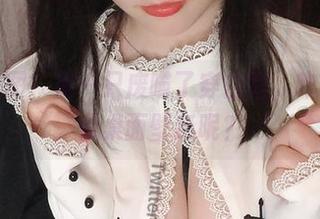 高度美图！是一只废喵了穿白裙，咋不拿去做桌面壁纸呢？